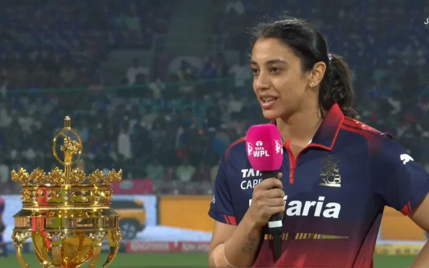 WPL 2026: MI बनाम RCB टॉस अपडेट, स्मृति मंधाना ने टॉस जीतकर पहले गेंदबाज़ी करने का फैसला किया